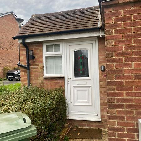 Cosy Apartment With Private Access And Kitchenette In Guildford (Adults Only) Worplesdon Exterior photo